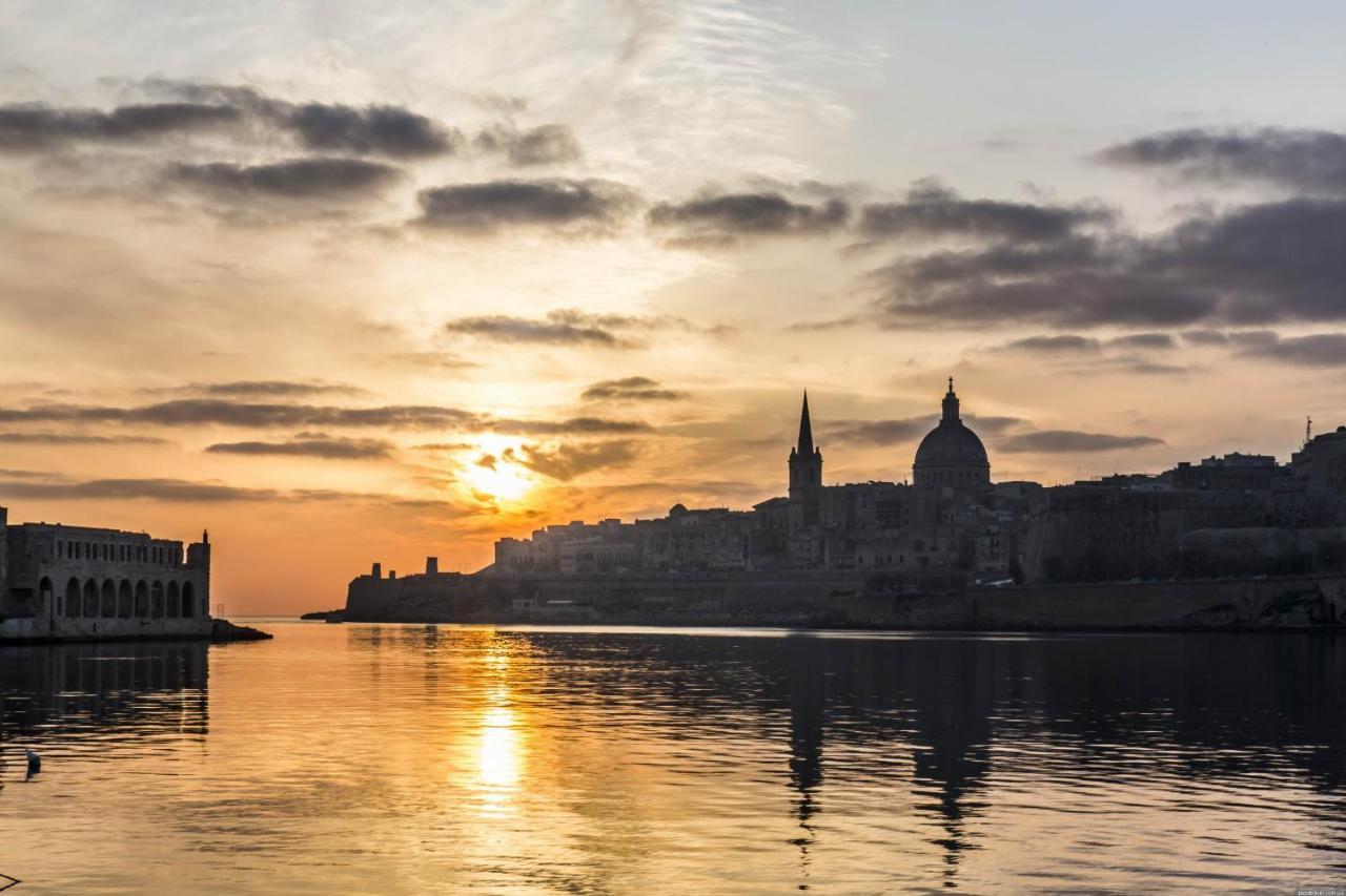 Marvellous Apartment With Valletta And Harbour Views Sliema Extérieur photo