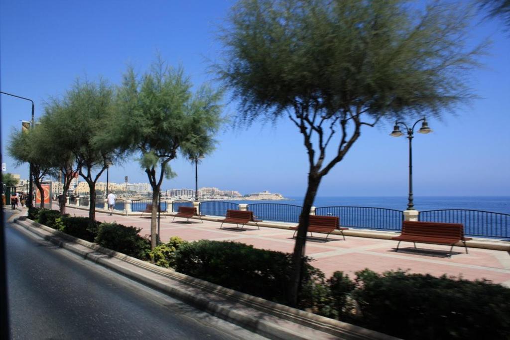 Marvellous Apartment With Valletta And Harbour Views Sliema Extérieur photo